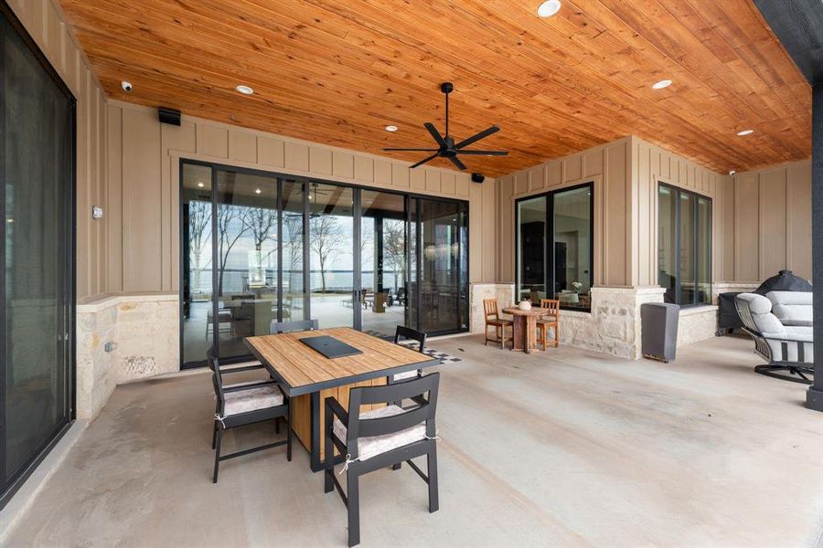 Community amenities in , Corsicana (Image 35).