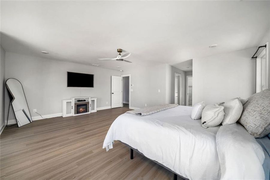 Furnished interior view inside a new home in , Dallas (Image 35).