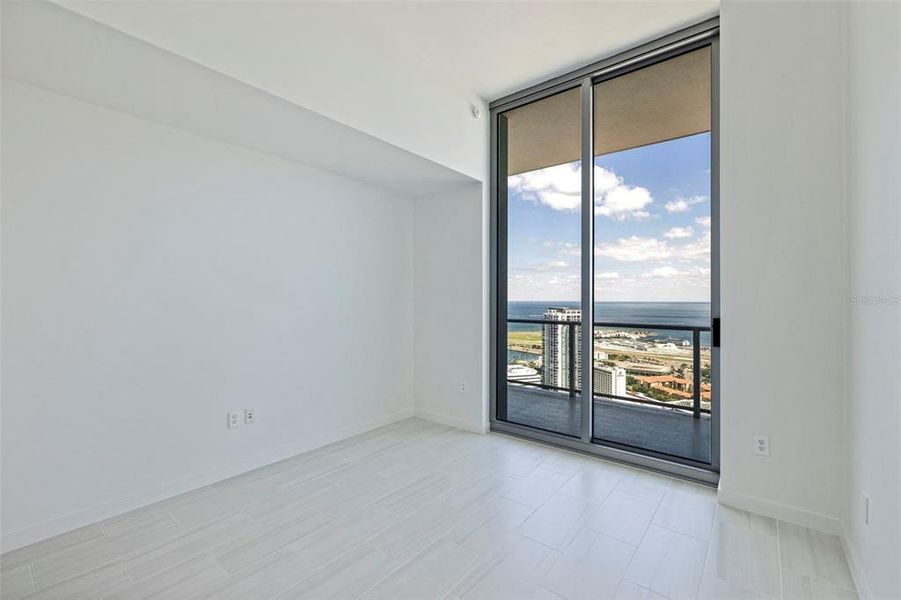 Spacious, unfurnished interior of a new home in , St. Petersburg (Image 76).
