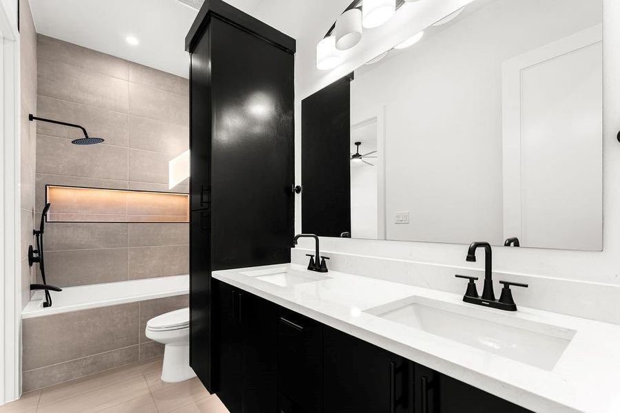 Furnished interior view inside a new home in , Dallas (Image 17).