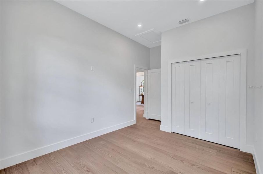 Spacious, unfurnished interior of a new home in , St. Petersburg (Image 20).