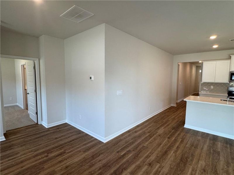 Spacious, unfurnished interior of a new home in Oakchase at Hampton, Hampton (Image 29).