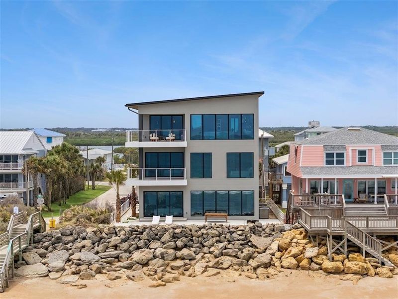 Condo located in New Smyrna Beach, FL showcasing its design and architecture (Image 31).