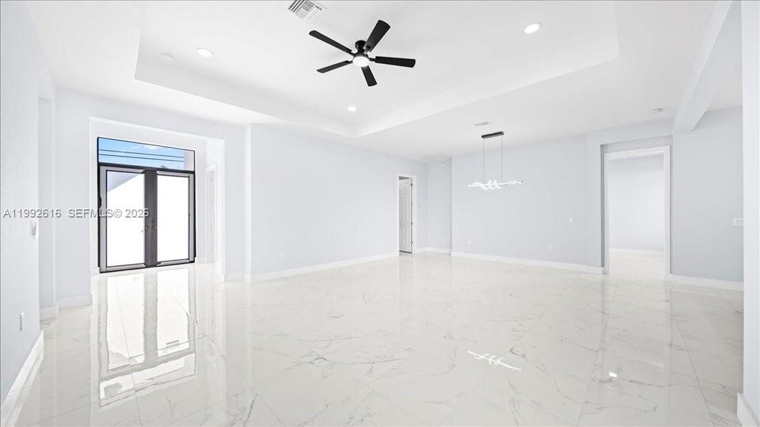 Spacious, unfurnished interior of a new home in , Cape Coral (Image 16).