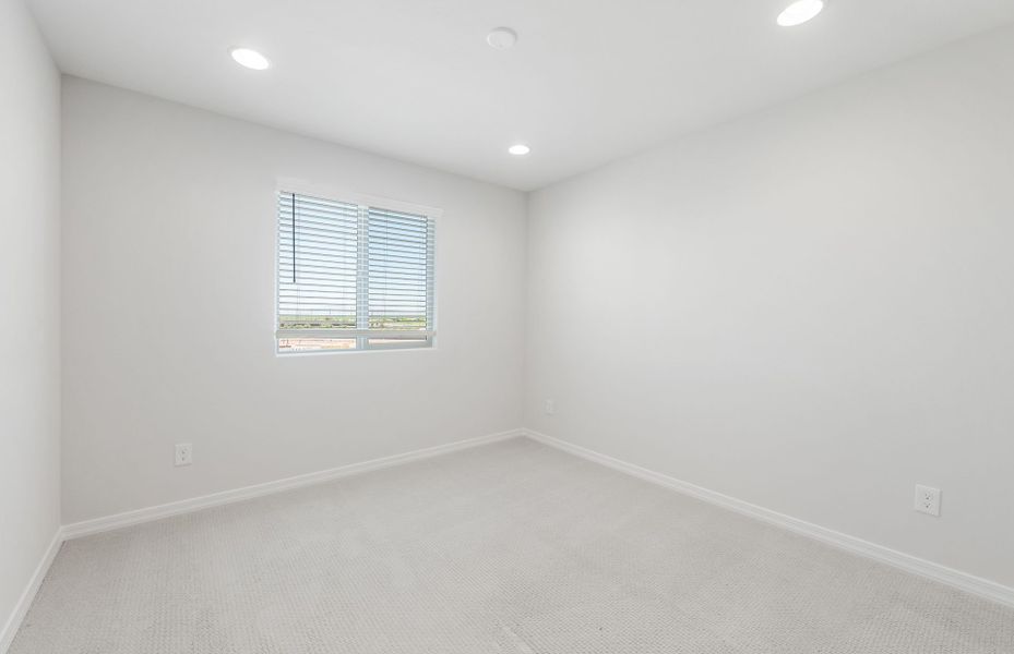 Spacious, unfurnished interior of a new home in El Rancho Santa Rosa, Maricopa (Image 24).