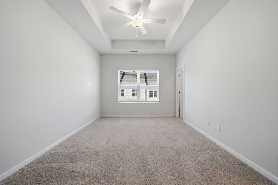 Spacious, unfurnished interior of a new home in Lakeview Village, Charlotte (Image 16).