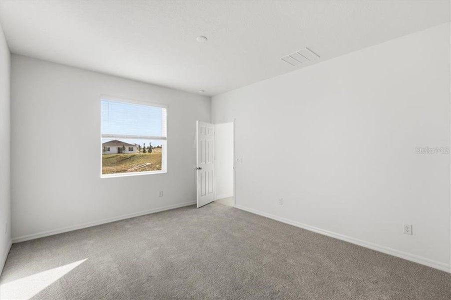 Spacious, unfurnished interior of a new home in Tarpon Bay, Haines City (Image 13).