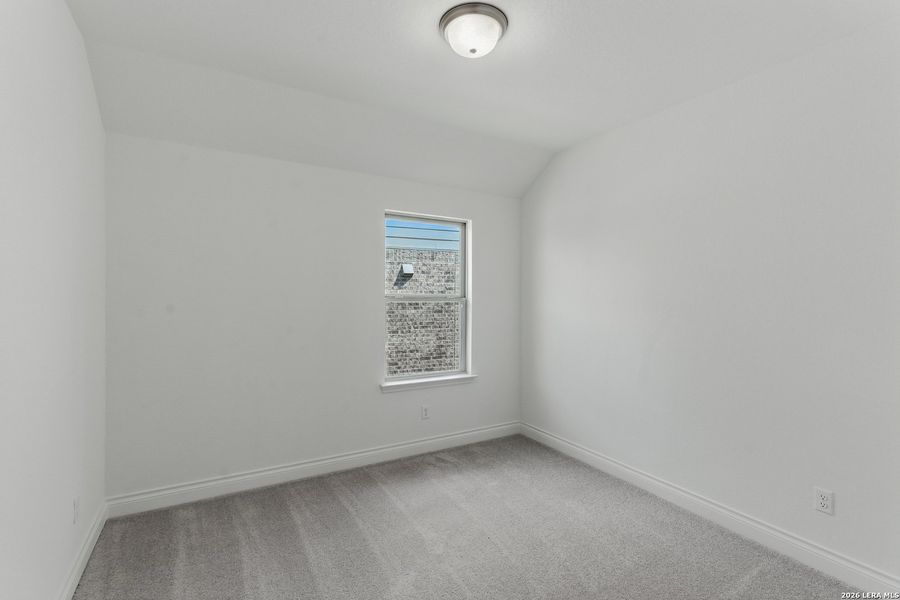 Spacious, unfurnished interior of a new home in Nopal Valley, San Antonio (Image 22).