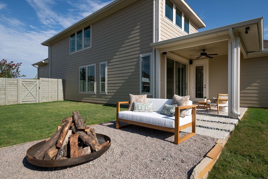 Representative exterior details of a home built from the Sage by Tri Pointe Homes in The Retreat at Harvest, Argyle (Image 3).
