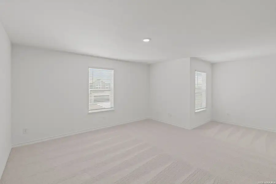 Spacious, unfurnished interior of a new home in Cinco Lakes, San Antonio (Image 24).