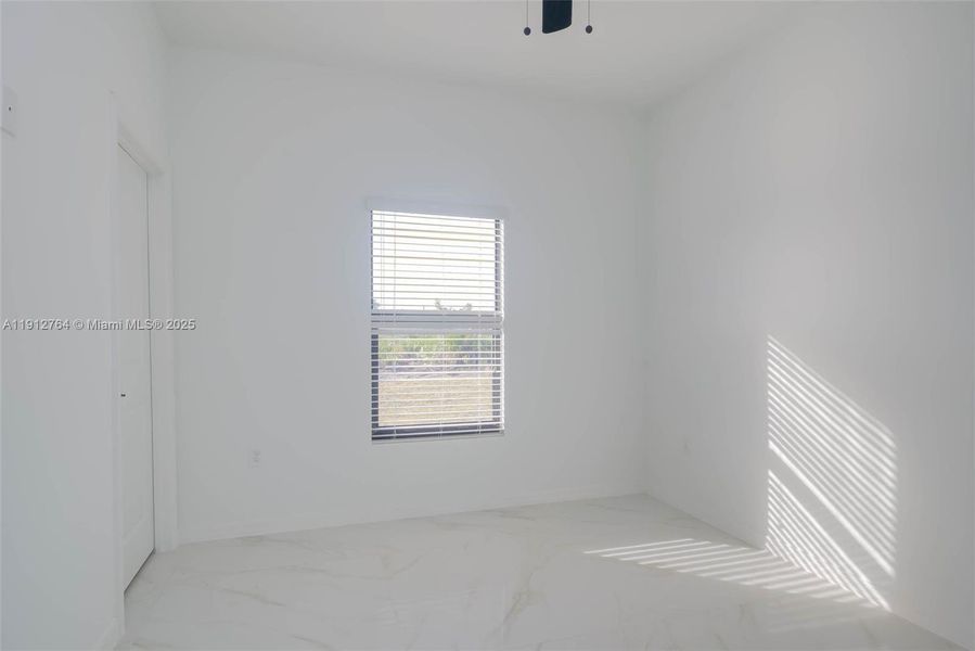 Spacious, unfurnished interior of a new home in , Lehigh Acres (Image 9).