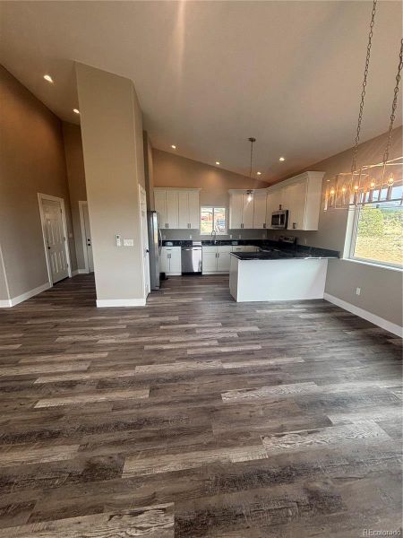 Spacious, unfurnished interior of a new home in , Crestone (Image 18).