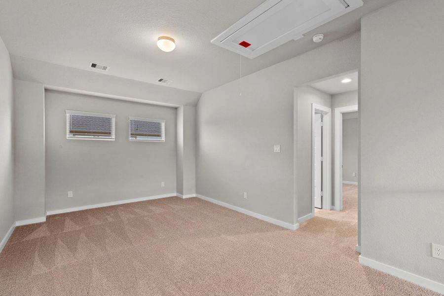 Spacious, unfurnished interior of a new home in Briarwood Crossing, Rosenberg (Image 25).