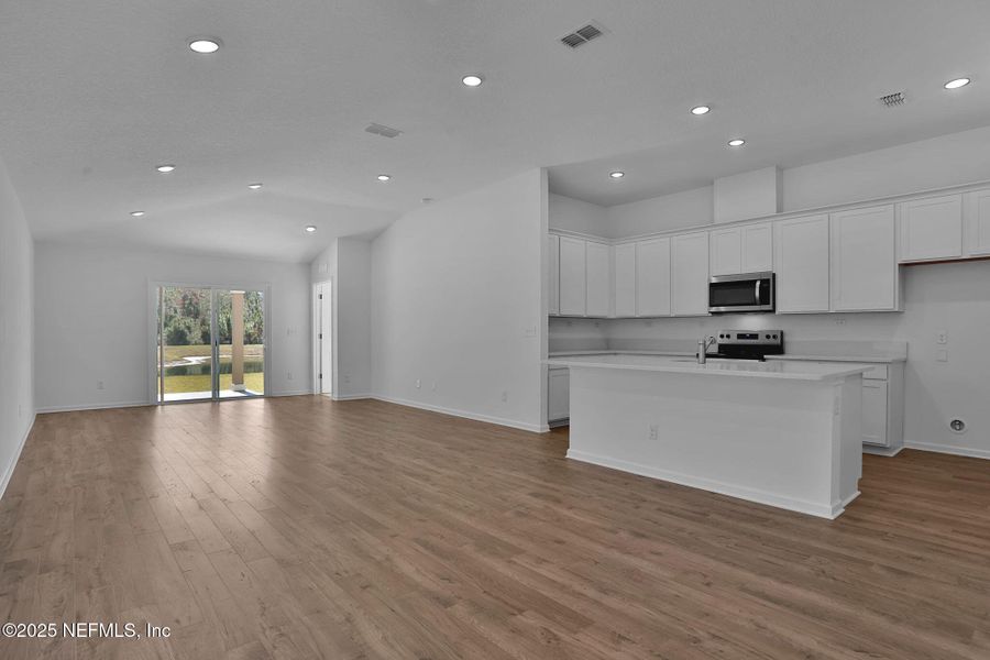 Spacious, unfurnished interior of a new home in Wilford Oaks, Orange Park (Image 21).