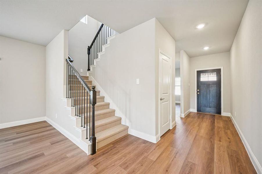 Spacious, unfurnished interior of a new home in Simpson Crossing - Signature Series, McKinney (Image 36).