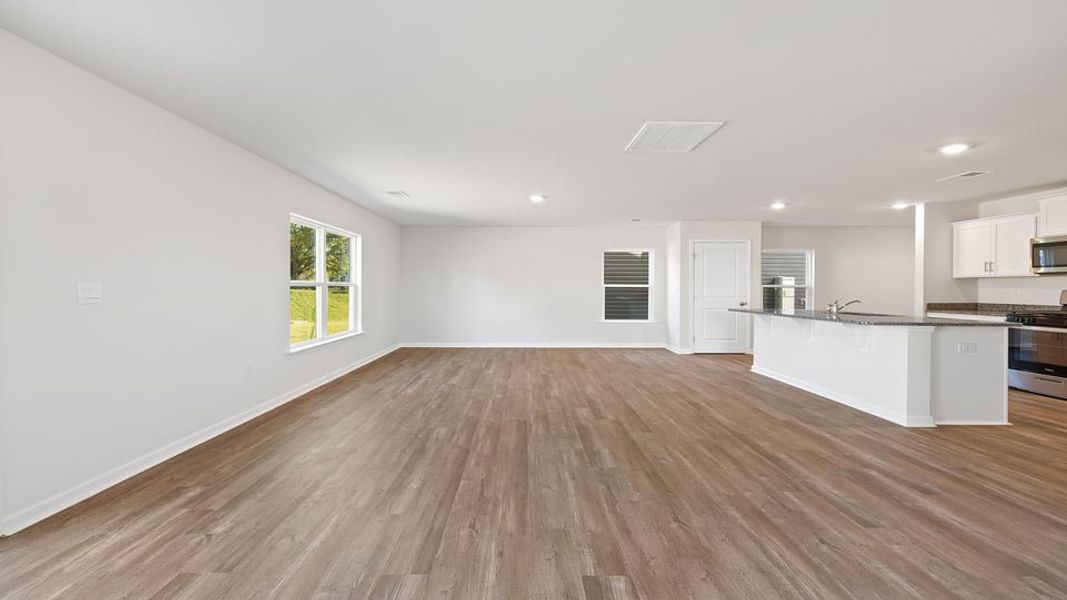 Spacious, unfurnished interior of a new home in Baxter Village, Boiling Springs (Image 18).