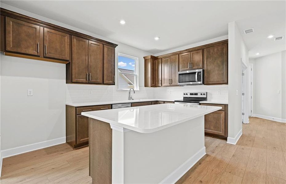 Furnished interior view inside a new home in Del Webb at Lake Oconee, Greensboro (Image 7).