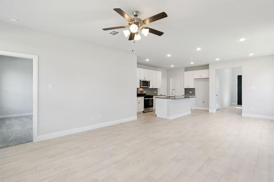 Spacious, unfurnished interior of a new home in Venetian, Weston (Image 18).