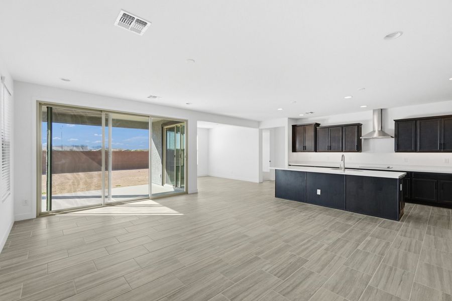 Spacious, unfurnished interior of a new home in Artisan at Asante, Surprise (Image 20).