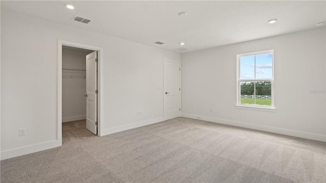 Spacious, unfurnished interior of a new home in Trailside, Mount Dora (Image 26).