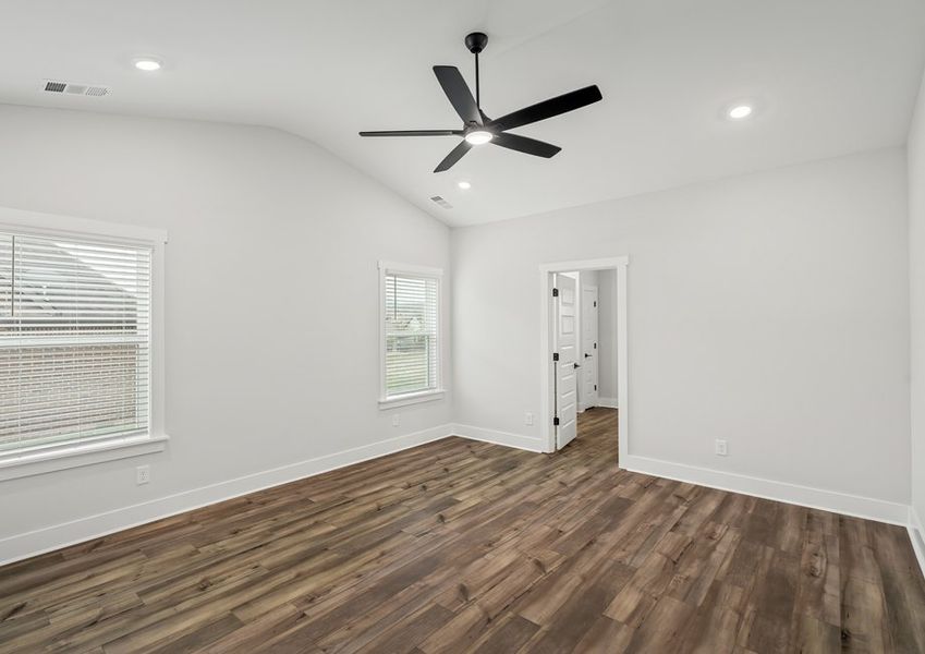 Masterbedroom with ceiling fan,