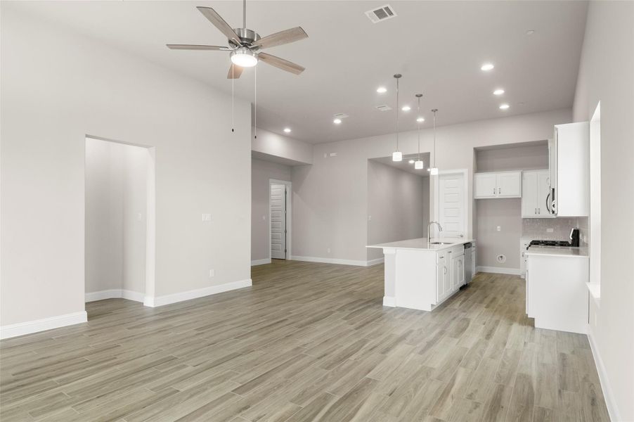 Image 31 of a home in Cross Creek.