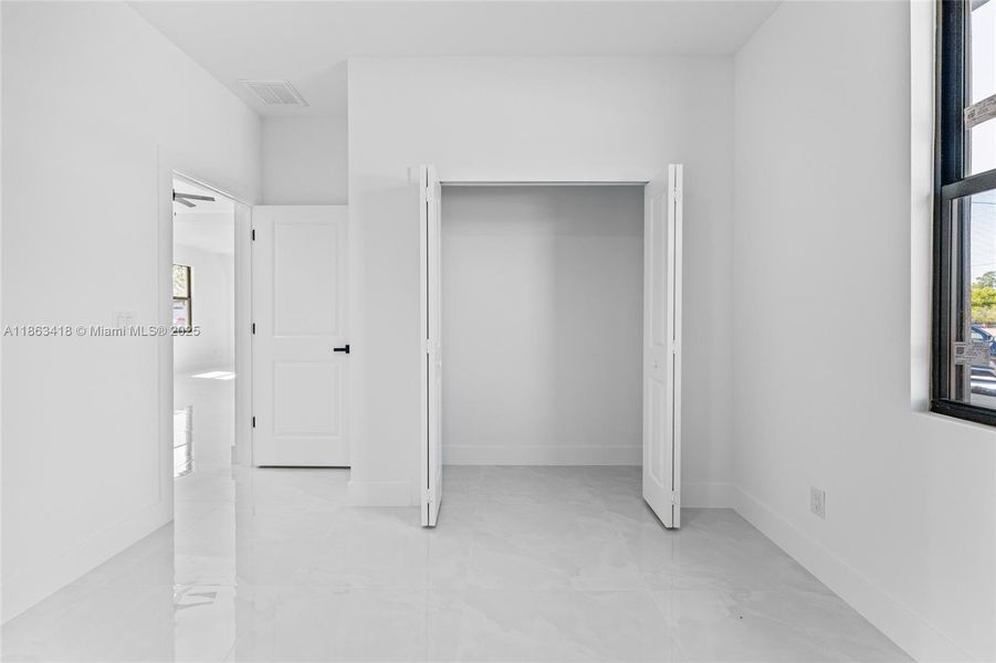 Spacious, unfurnished interior of a new home in , Lehigh Acres (Image 15).