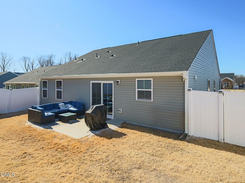 045_601_hollys_bluff_back_of_house