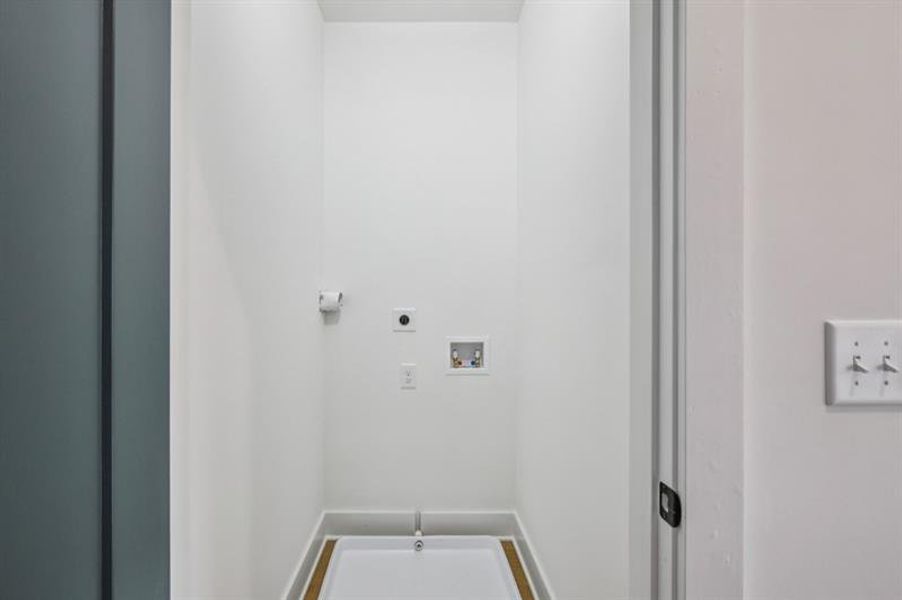 Spacious, unfurnished interior of a new home in , Atlanta (Image 36).