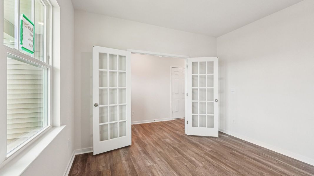 Spacious, unfurnished interior of a new home in Reedy Creek Preserve, Charlotte (Image 13).