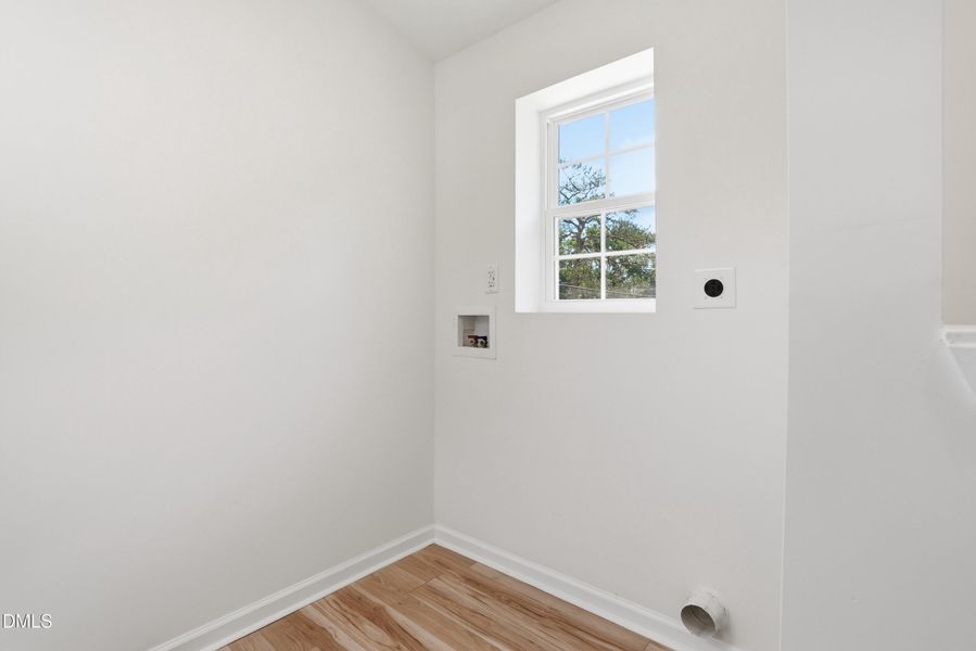 516 Singletary St SE-45