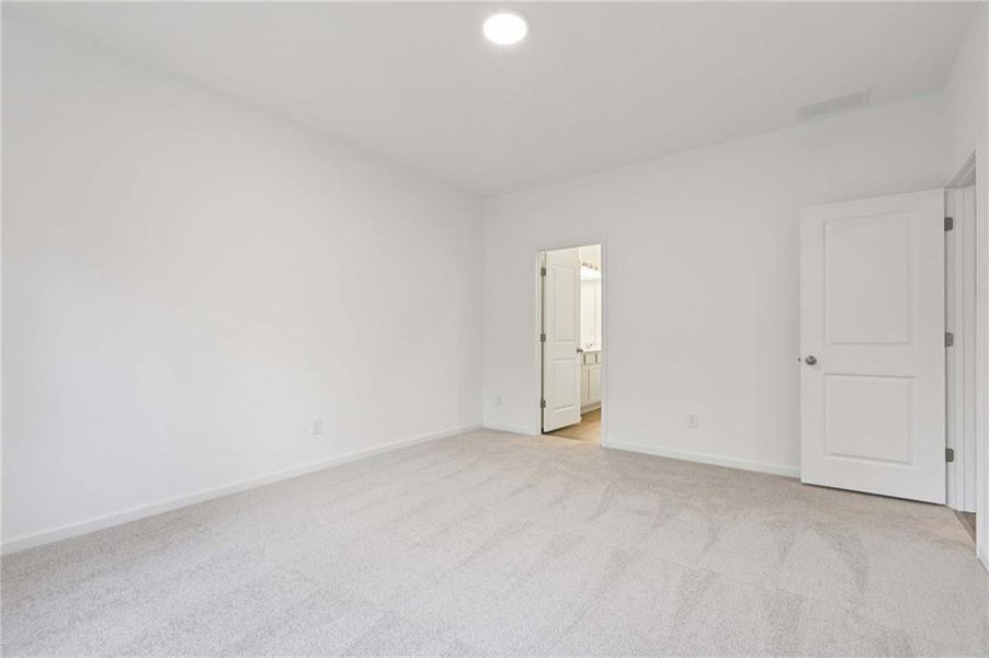 Spacious, unfurnished interior of a new home in The Pointe at Heron Bay, Locust Grove (Image 19).