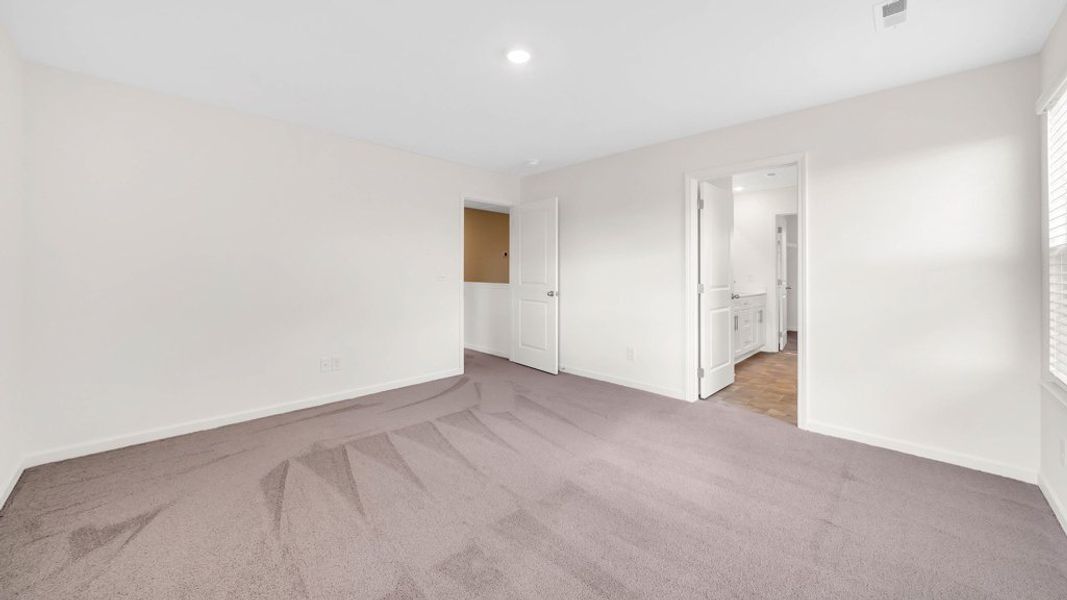 Spacious, unfurnished interior of a new home in Johnson Farms, Greeneville (Image 28).