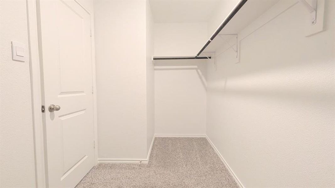 Spacious, unfurnished interior of a new home in Sunnycreek, Fort Worth (Image 9).