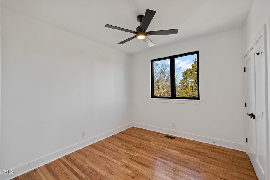 48-813 N Roxboro_6855 48-813 N Roxboro_6855