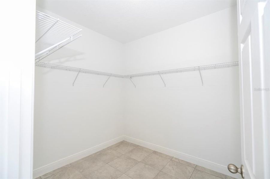 Spacious, unfurnished interior of a new home in , Ocala (Image 26).