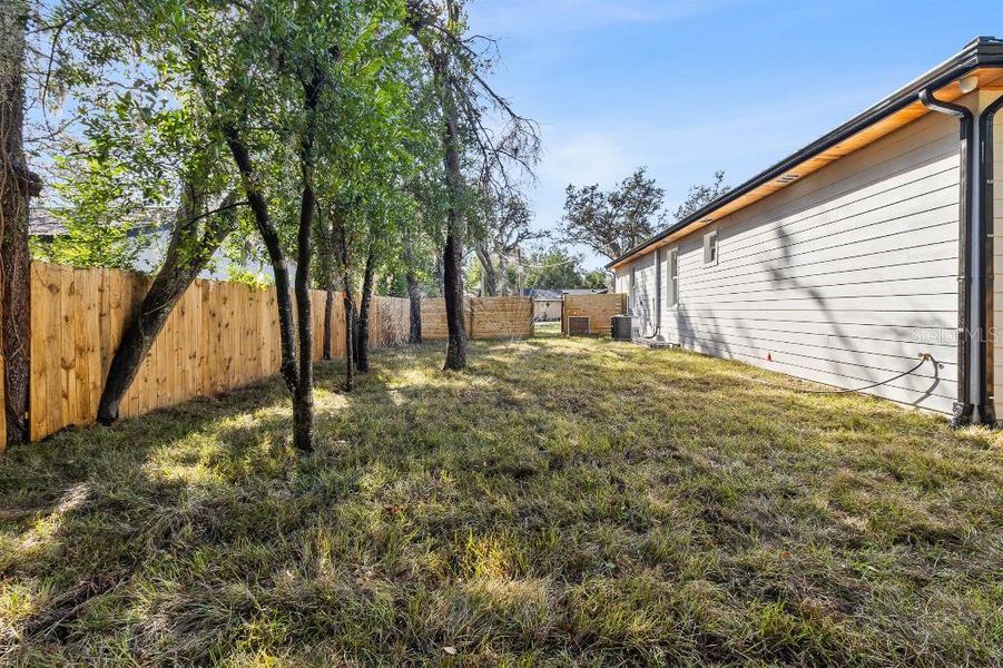 Exterior details and patio area of a home in , Tampa (Image 3).