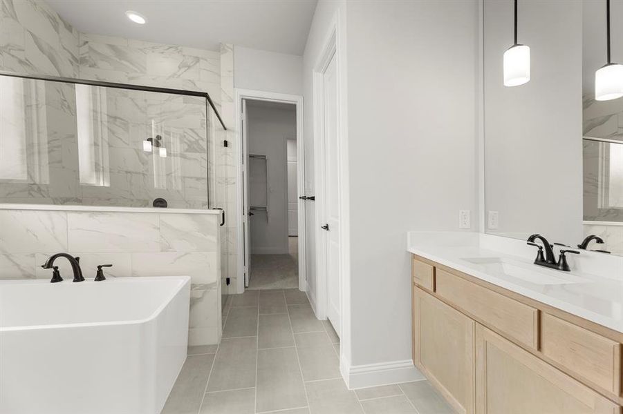 10. 2232 Euclid - Bath (3) 10. 2232 Euclid - Bath (3)