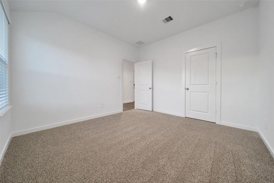 Spacious, unfurnished interior of a new home in Silverthorne, Conroe (Image 33).