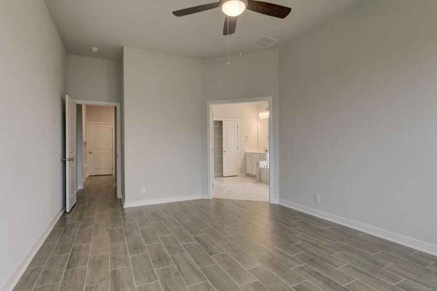 Representative unfurnished interior of a home built from the Guadalupe by Ashton Woods in The Heritage at Saddlebrook Ranch 70's, Schertz (Image 18).