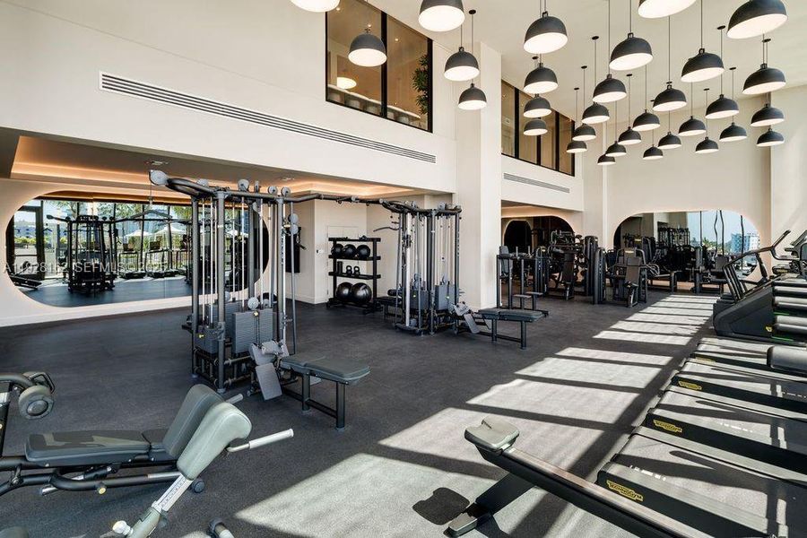 Community amenities in 72 Park, Miami (Image 10).