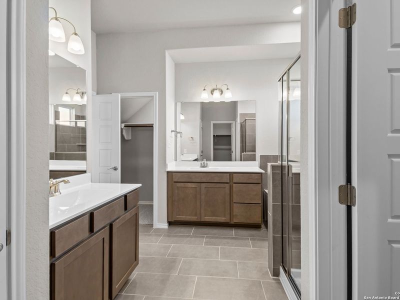 Furnished interior view inside a new home in Hannah Heights, Seguin (Image 13).