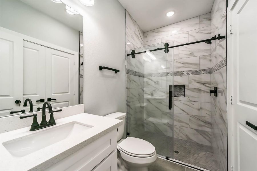 Furnished interior view inside a new home in , Conroe (Image 10).