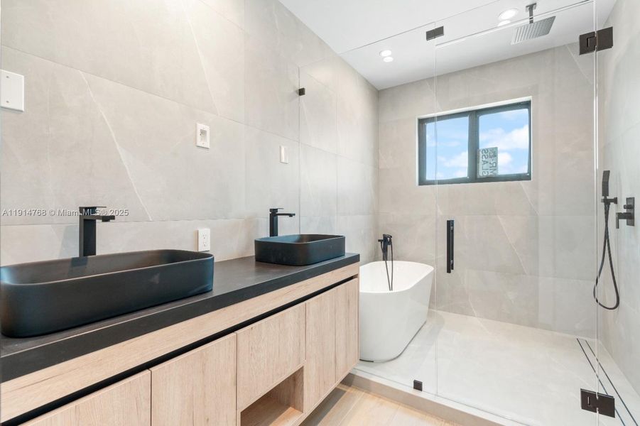 Furnished interior view inside a new home in , Fort Lauderdale (Image 4).