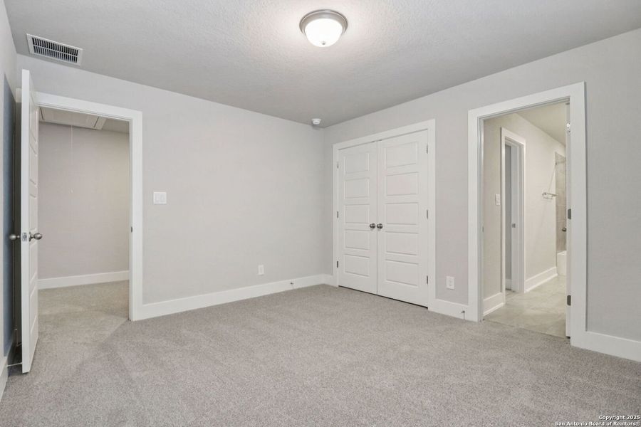 Spacious, unfurnished interior of a new home in Fox Falls, Boerne (Image 35).