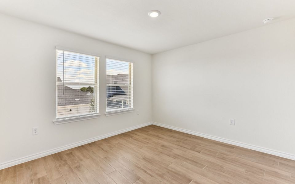 Spacious, unfurnished interior of a new home in Villas at Kissing Tree, San Marcos (Image 13).