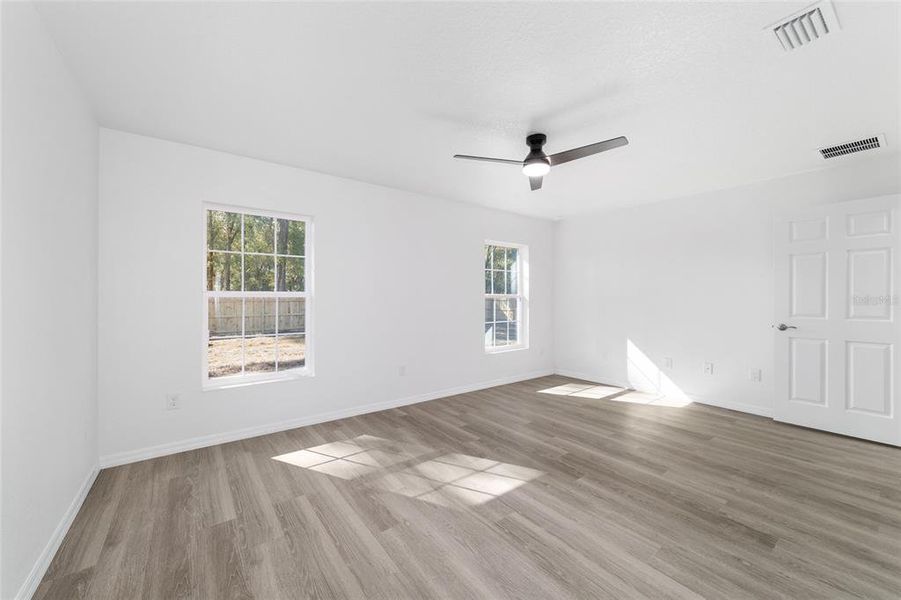 Spacious, unfurnished interior of a new home in , Dunnellon (Image 24).