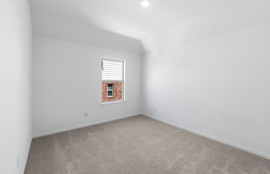 Spacious, unfurnished interior of a new home in Crescent Bluff, Georgetown (Image 41).