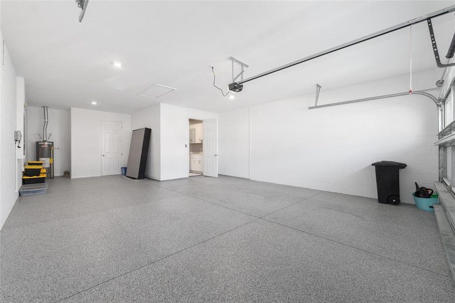 Spacious, unfurnished interior of a new home in , Ocala (Image 23).