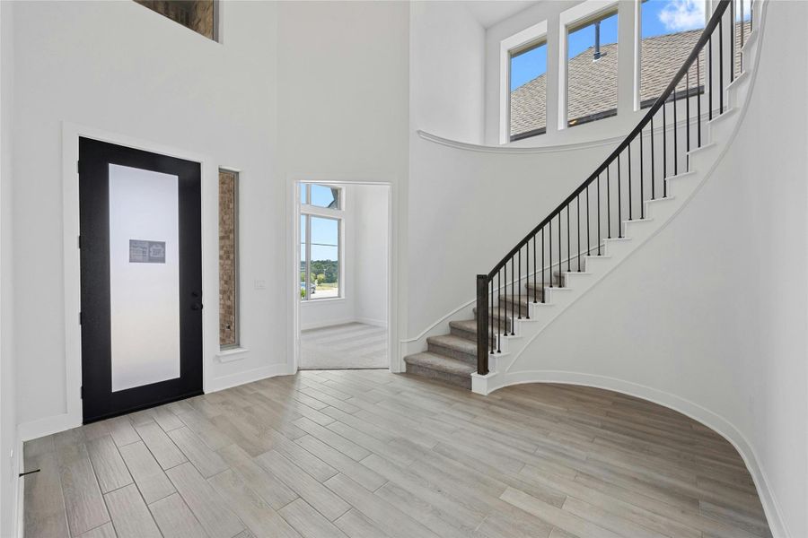 Representative image. Features, selections and colors may vary. Representative image. Features, selections and colors may vary.